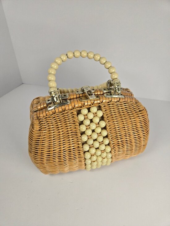 Vintage Handbags - Vintage 1950s White Wicker Box Purse Marbleized Milk White Lucite Handle MCM